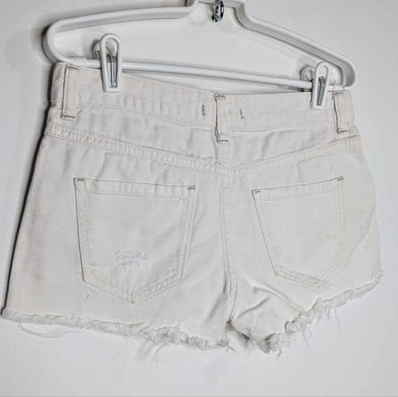 ✨3/$15 Free People white cotton denim shorts 24 - Picture 4 of 12